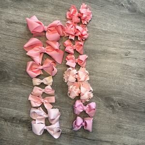 16 Light Pink Girls' Grosgrain Ribbon Hairbows...great condition..6 matches